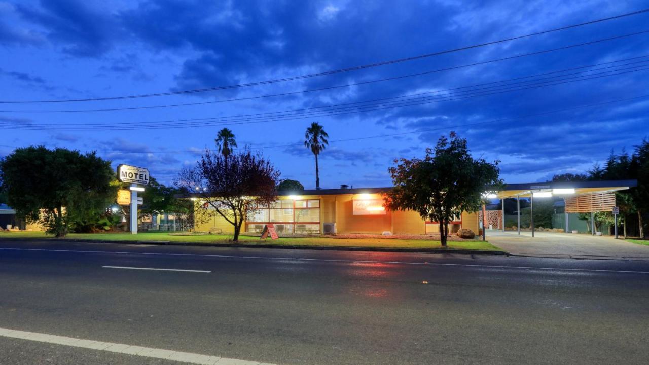 Cootamundra Gardens Motel Exterior photo