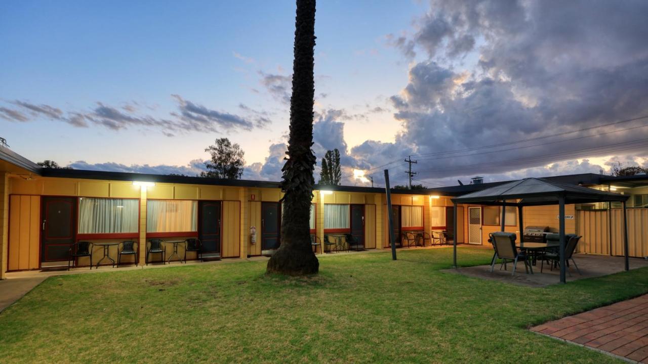 Cootamundra Gardens Motel Exterior photo