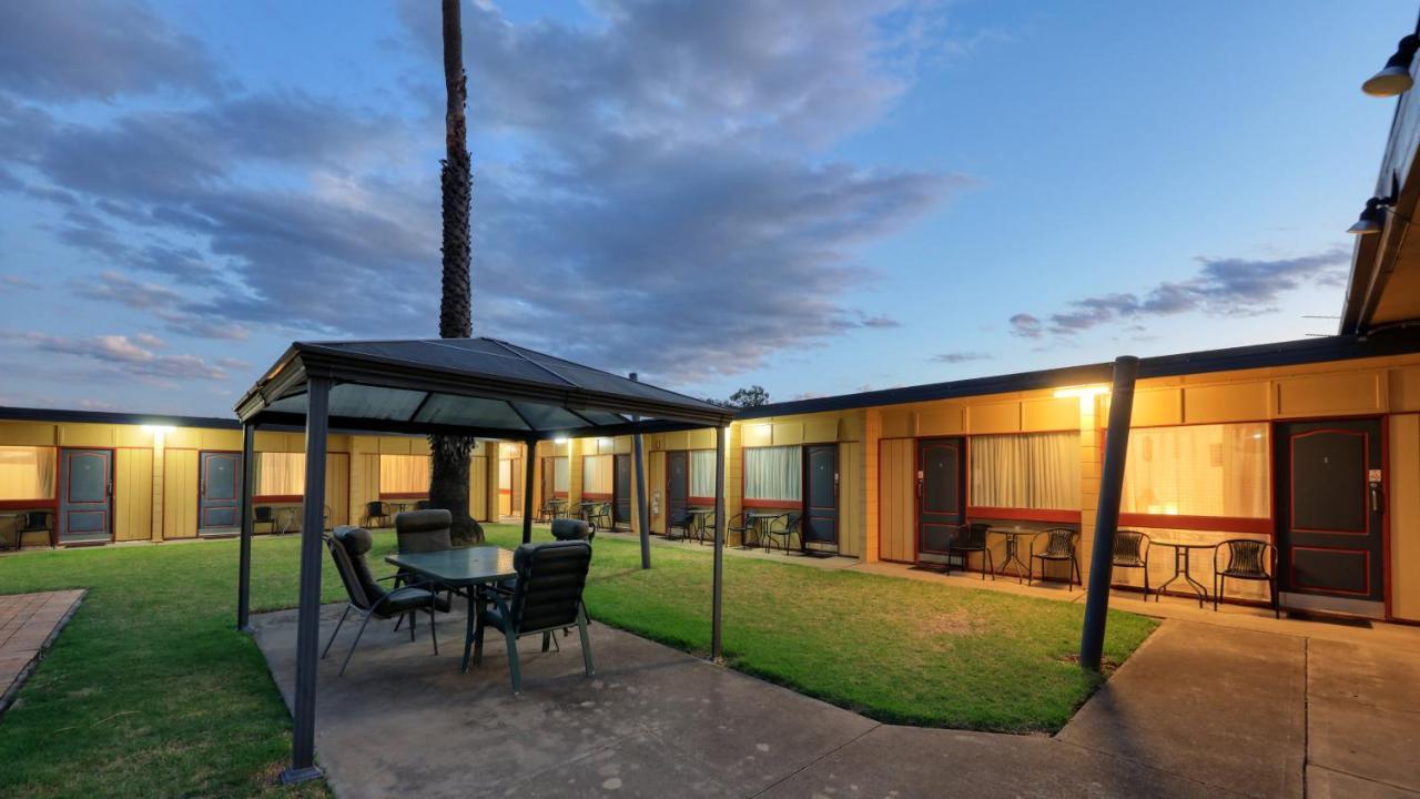 Cootamundra Gardens Motel Exterior photo