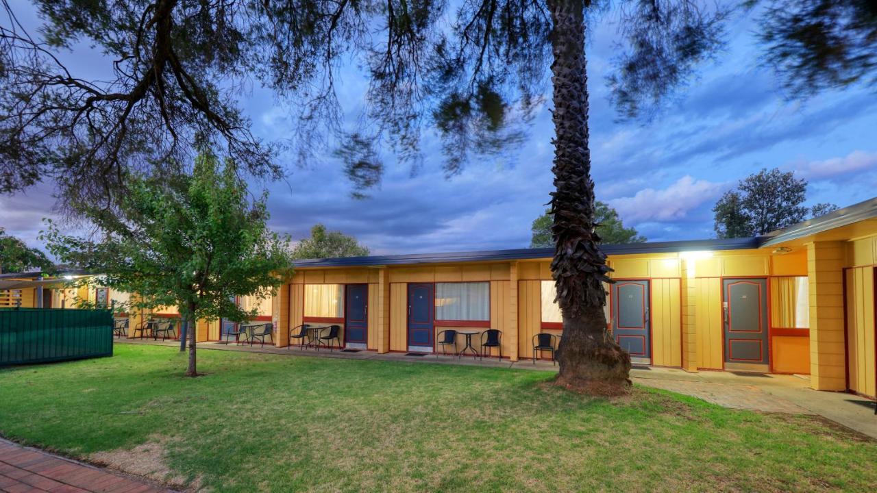 Cootamundra Gardens Motel Exterior photo